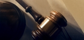 Χρηματική ικανοποίηση λόγω ψυχικής οδύνης και υιοθεσία